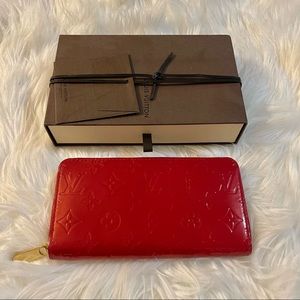 ❌SOLD❌ Rare Louis Vuitton Vernis Zipper Wallet